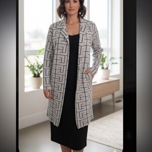 Eva & Paige Black and White Patterned Cardigan Size # L
